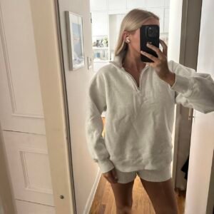 Aritzia Women's Cream and White Sweatshirt - Image 1