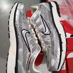 Nike Men's Grey and Silver Trainers - Image 2