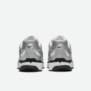 Nike Men's Grey and Silver Trainers - Image 5