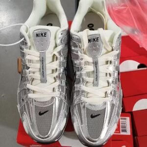 Nike Men's Grey and Silver Trainers - Image 6