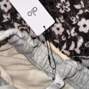 Alo Yoga Men's Grey Jumper - Image 5