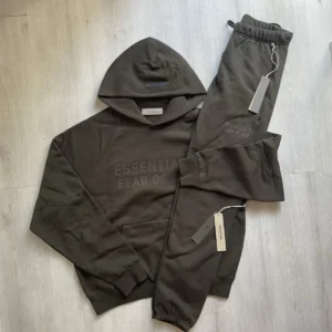 Share Full Set!! Essentials Men's Black - Image 1