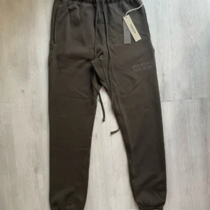 Share Full Set!! Essentials Men's Black - Image 9