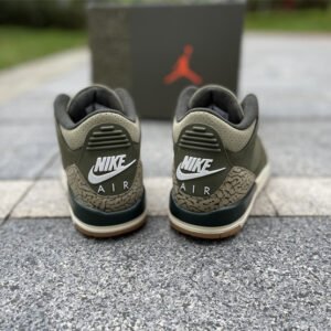 Air Jordan 3 Retro - Image 19